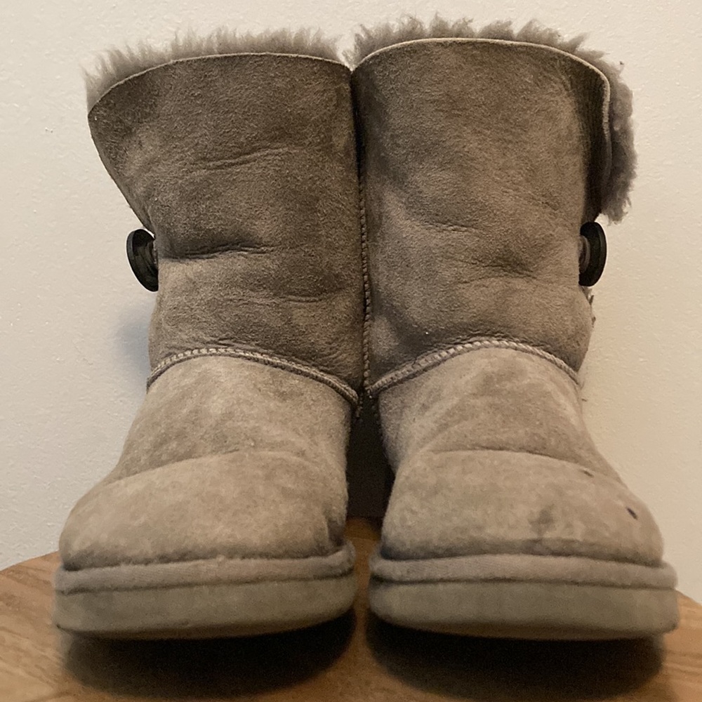 Ugg Bailey Button Gray Size 7 - image 6